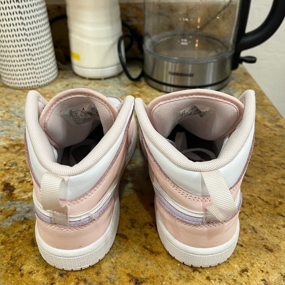 Jordan 1 size 2 - Picture 4 of 9